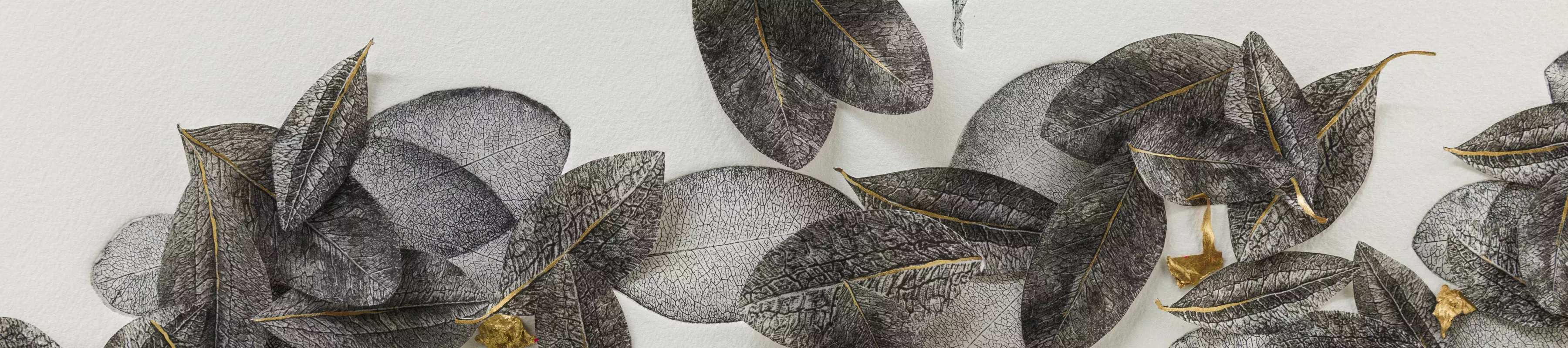 An artwork of coca leaves in grey and gold